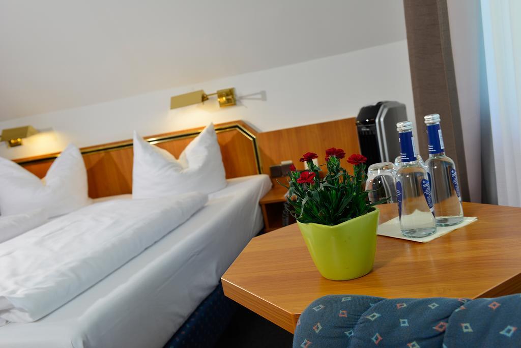 Hotel Sonnenhof Pleinfeld Eksteriør bilde